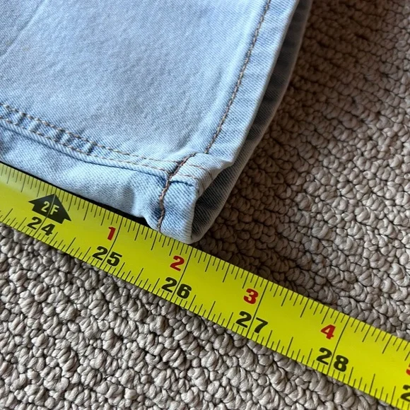 FRYE two pair of Classic Straight-Leg Jeans in Dark and Light Blue. - Picture 4 of 6